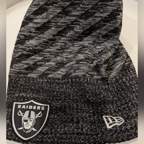 NFL Slouch Toque - Official NFL Las Vegas Raiders Gear by New Era - Picture 6 of 6